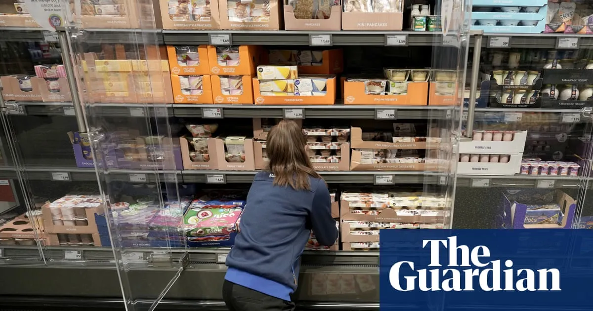 Retailers in UK plan to cut staff hours and jobs amid rising employment costs