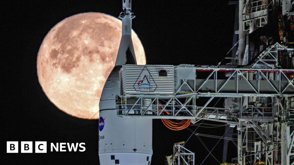 Nasa targets early March to send humans back around the Moon 