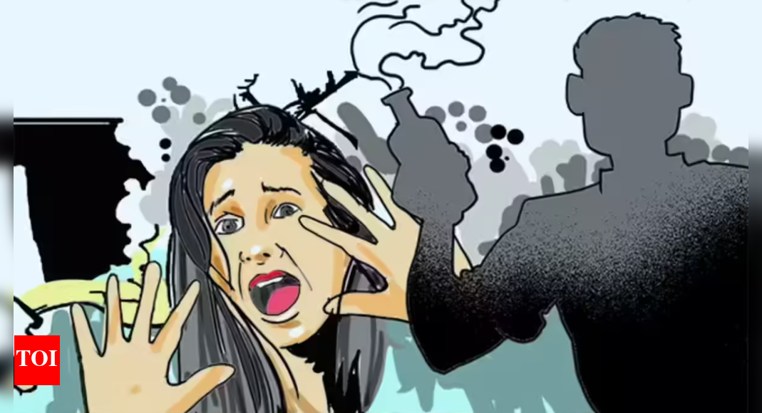 Delhi horror: 'Stalker' throws acid at 20-year-old student; probe launched