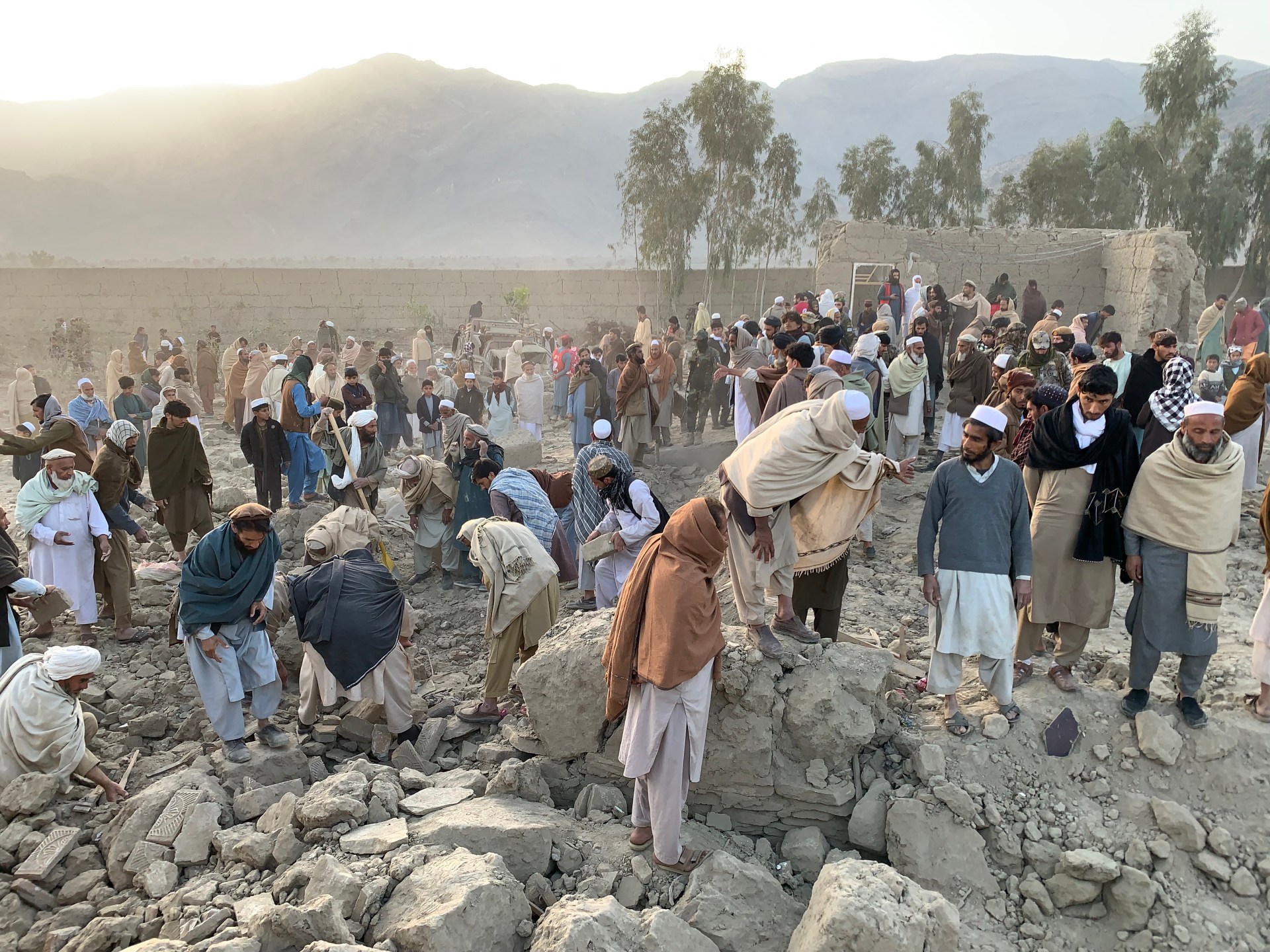 Pakistan ‘kills dozens’ in air strikes on Afghanistan