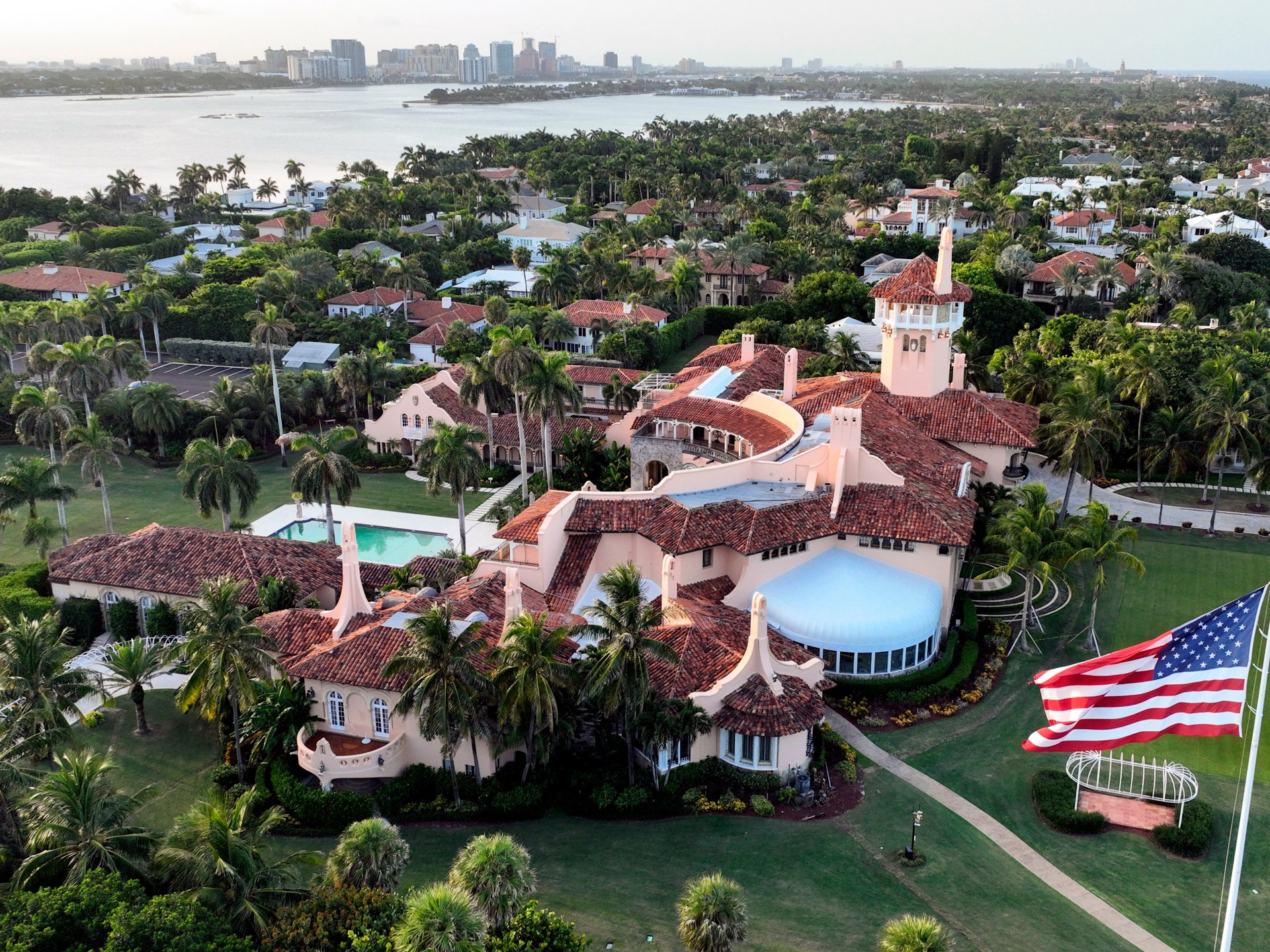 Man killed after entering perimeter of Trump’s Mar-a-Lago resort