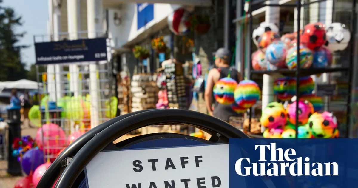 UK job vacancies ‘fall to lowest level since pandemic’