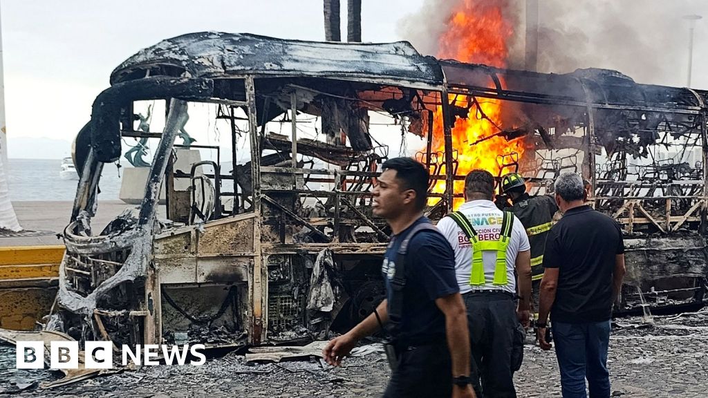 Violence erupts in Mexico after drug lord El Mencho killed