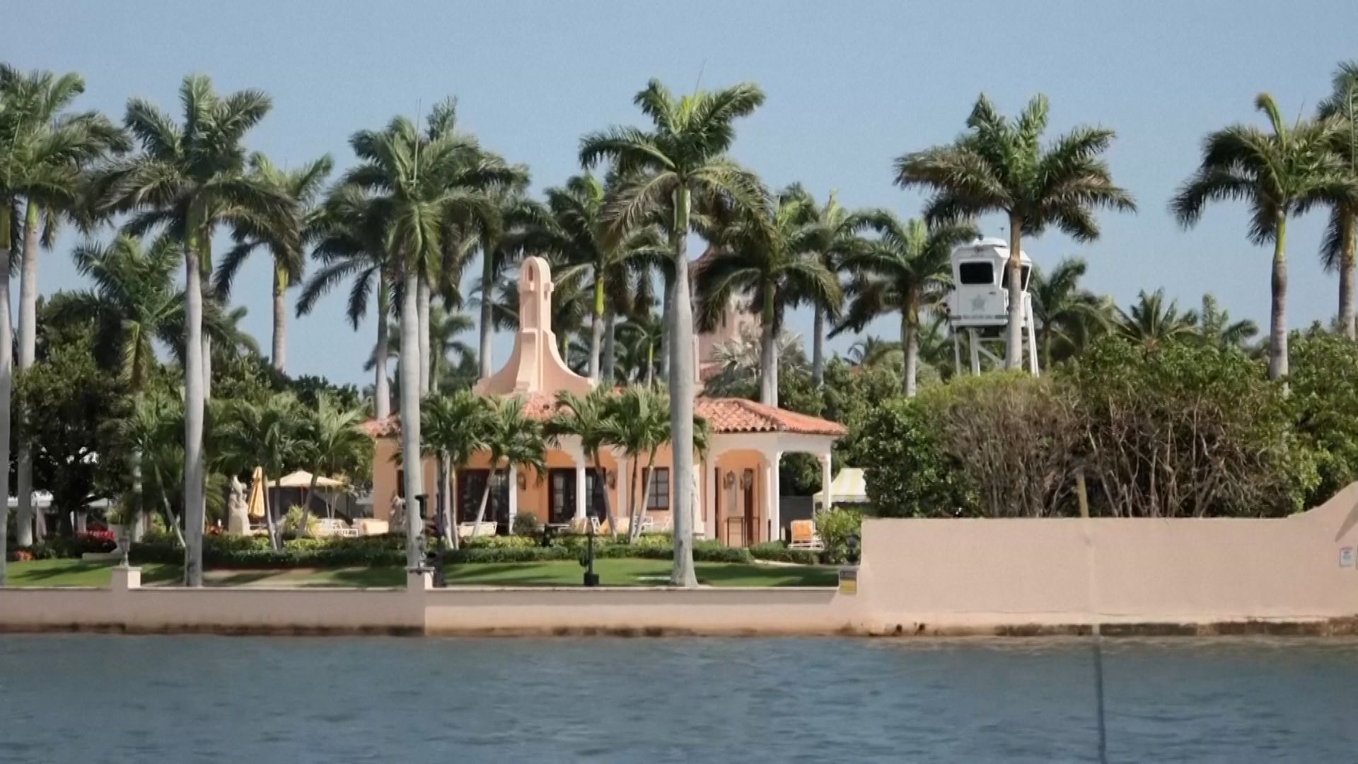 Video: Armed man killed after breaching perimeter of Trump residence