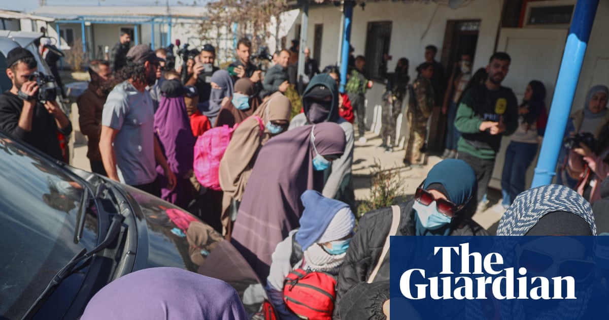 Australian families in convoy from Syrian camp warned they would be attacked unless they turned around