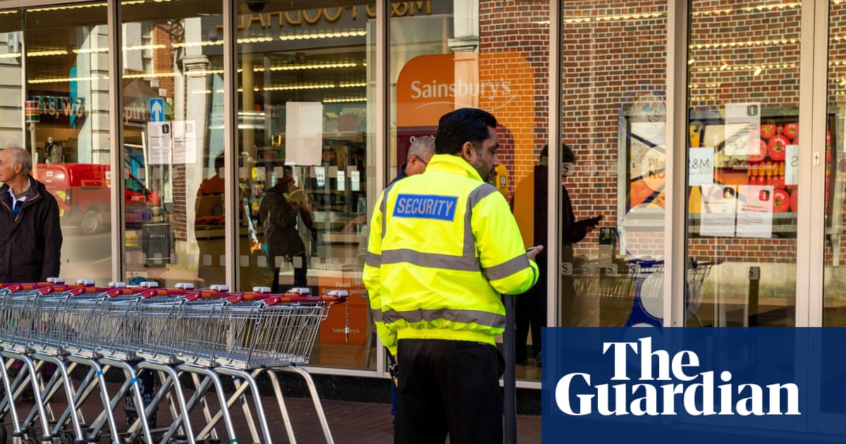 Criminals ‘systematically’ targeting UK shops, costing £400m last year, say retailers