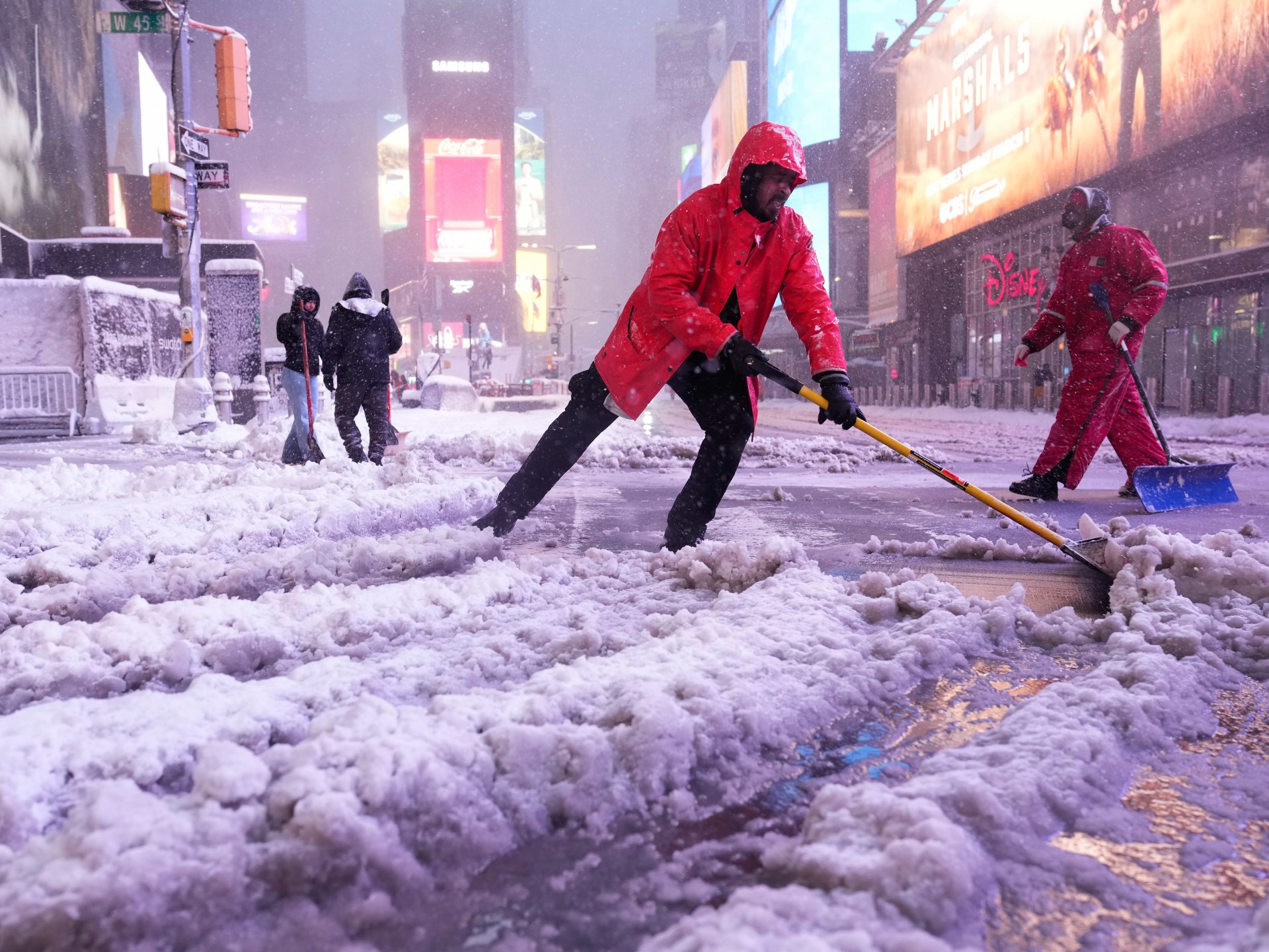 Huge northeast US snowstorm forces millions home; disrupts schools, flights