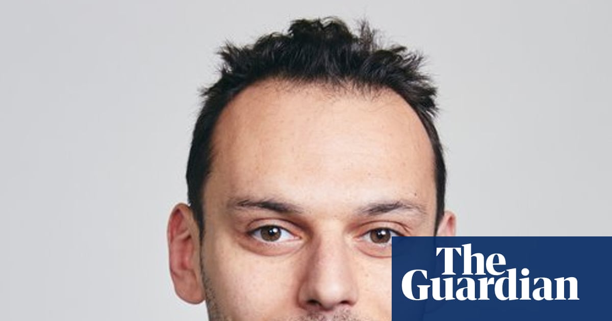 Minister under investigation over targeting of reporters makes late donation declaration