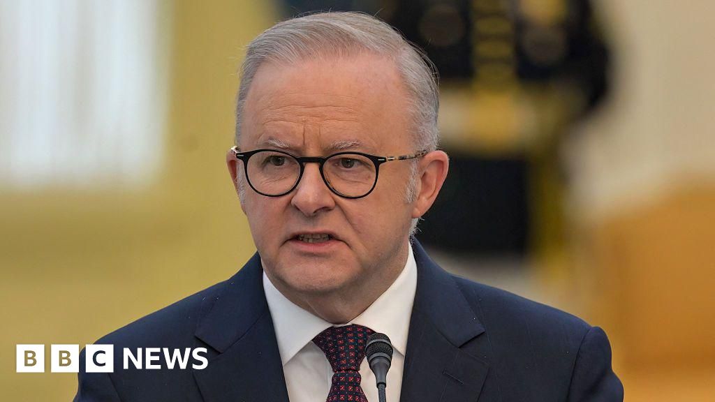 Chinese dance group's tour triggers bomb threat against Australian PM