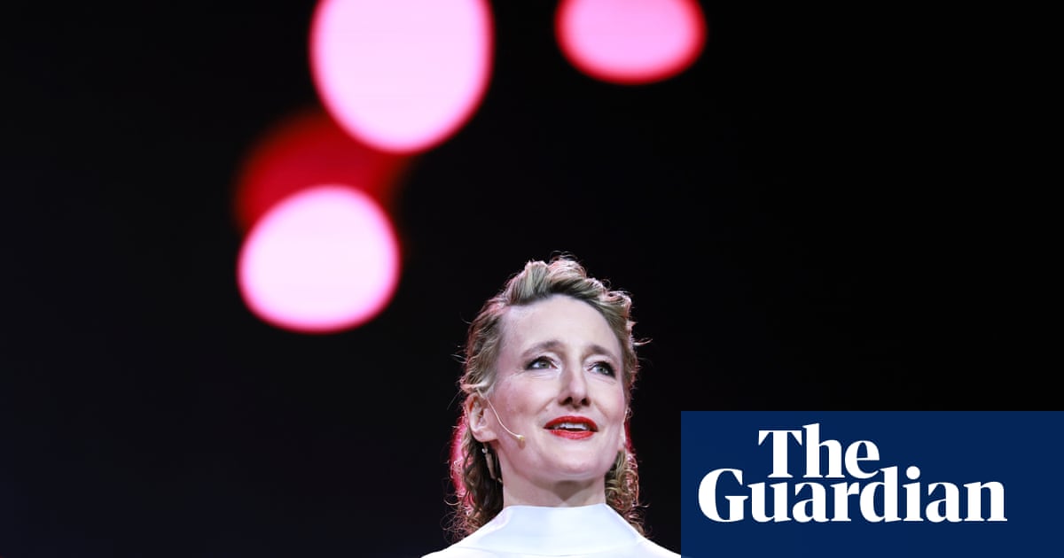 Hundreds of film-makers back Berlinale director in row over winners’ Gaza comments