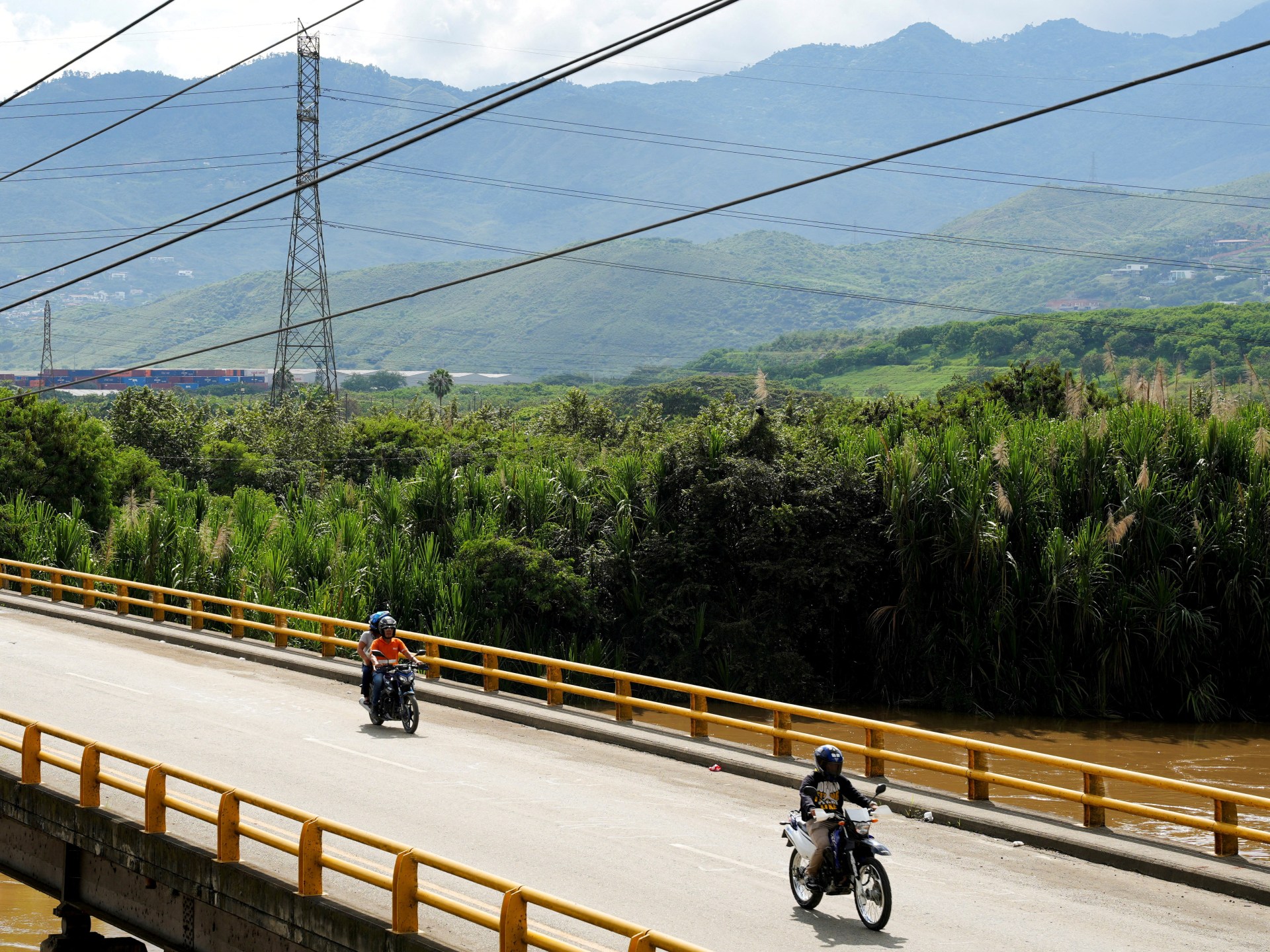 Ecuador hikes tariffs on Colombian imports to 50 percent starting March 1