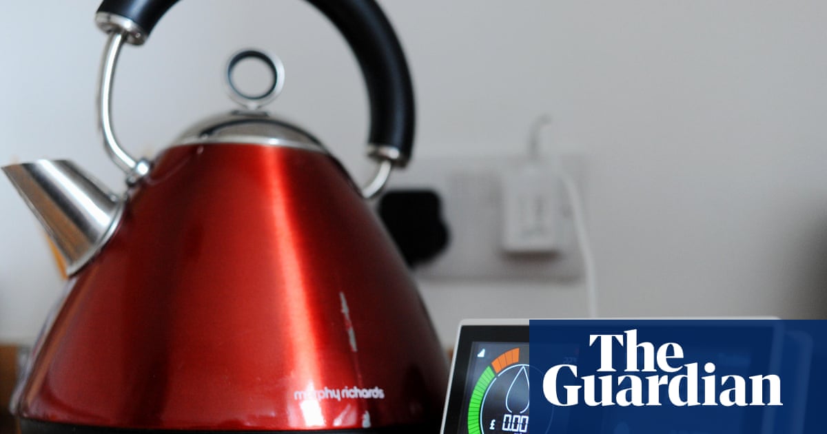 Switching energy deal can save £200 as price cap falls, say experts