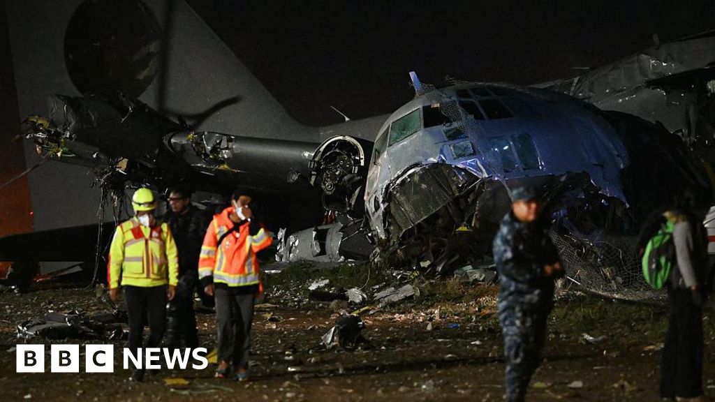 At least 11 killed after military plane carrying banknotes crashes in Bolivia