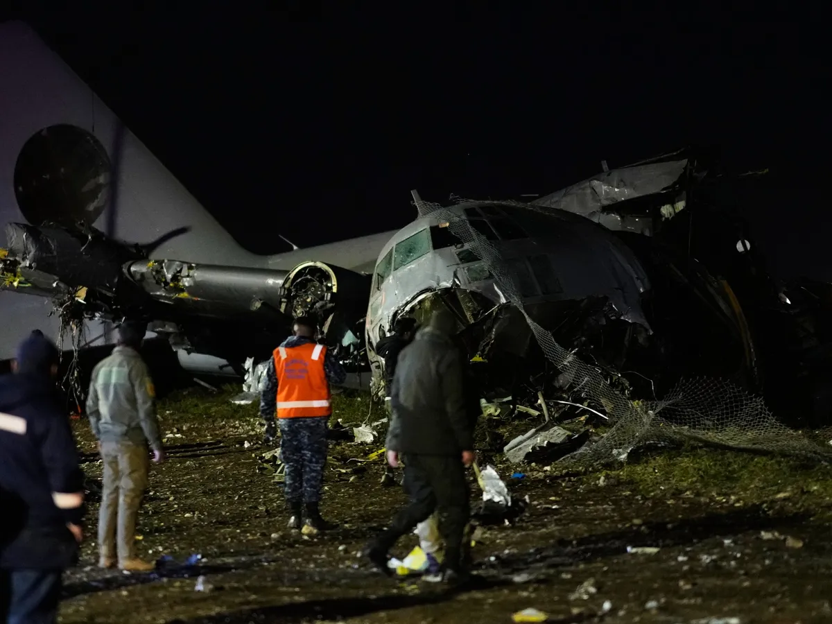 Bolivian military plane carrying banknotes crashes near capital, killing 20