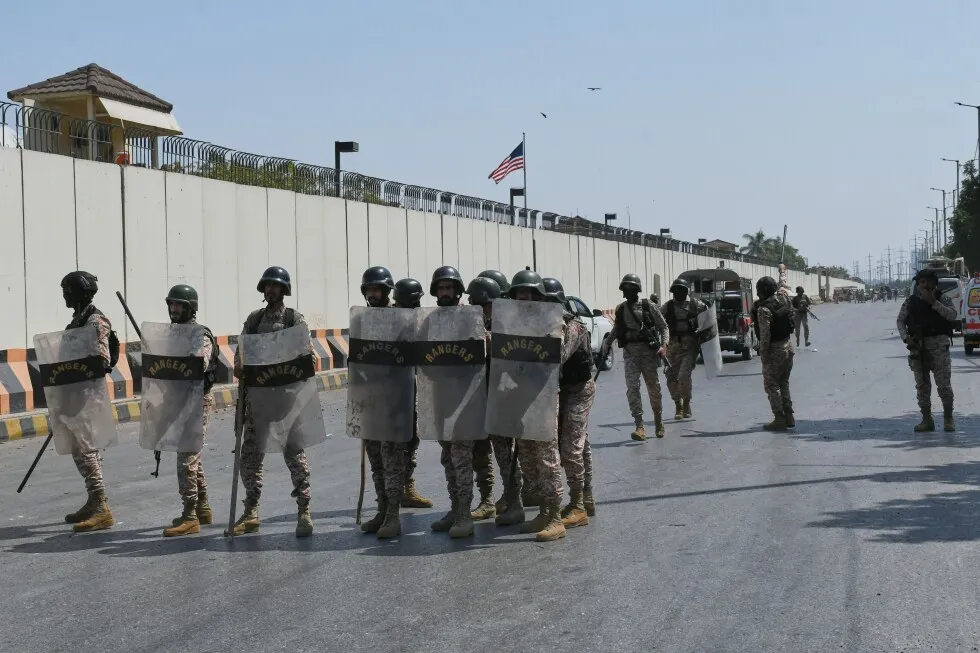 At least 6 killed as Shiites storm US Consulate in Pakistan over killing of Iran’s supreme leader
