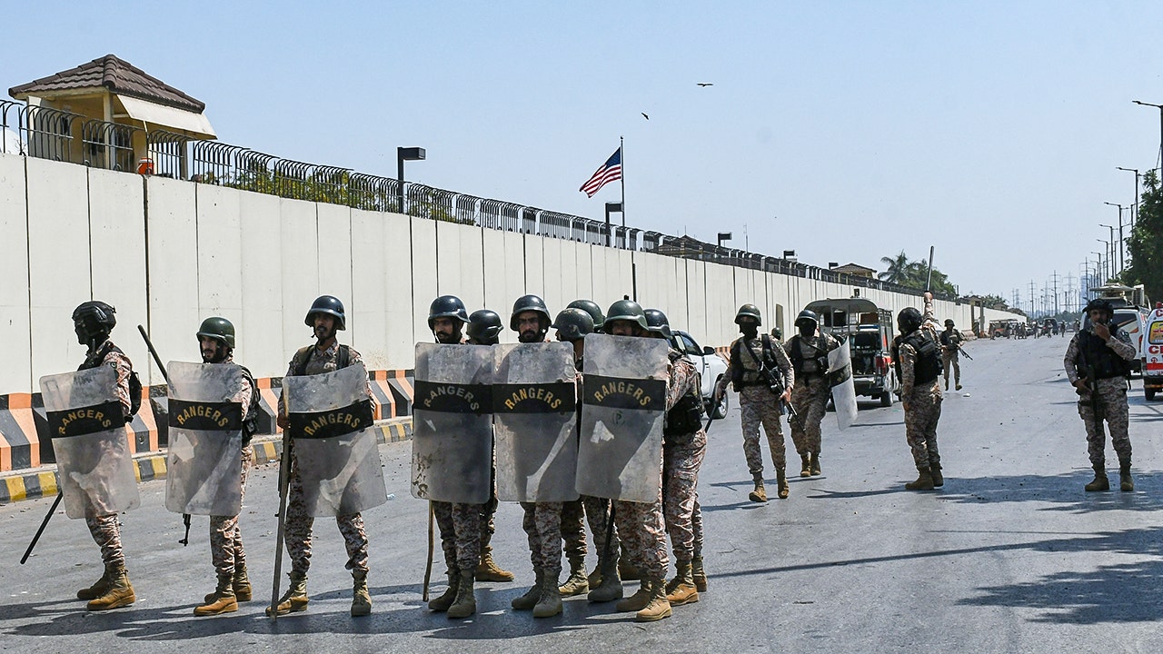 Protesters storm US Consulate in Pakistan, at least 9 dead