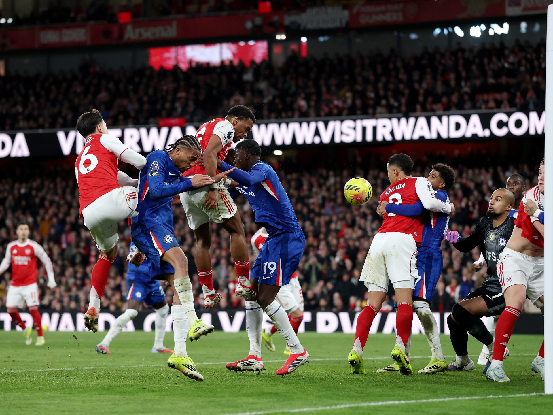 Arsenal restore five point lead at top of table with 2-1 win over Chelsea
