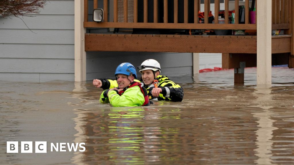 Thousands ready to evacuate as flooding hits Pacific Northwest