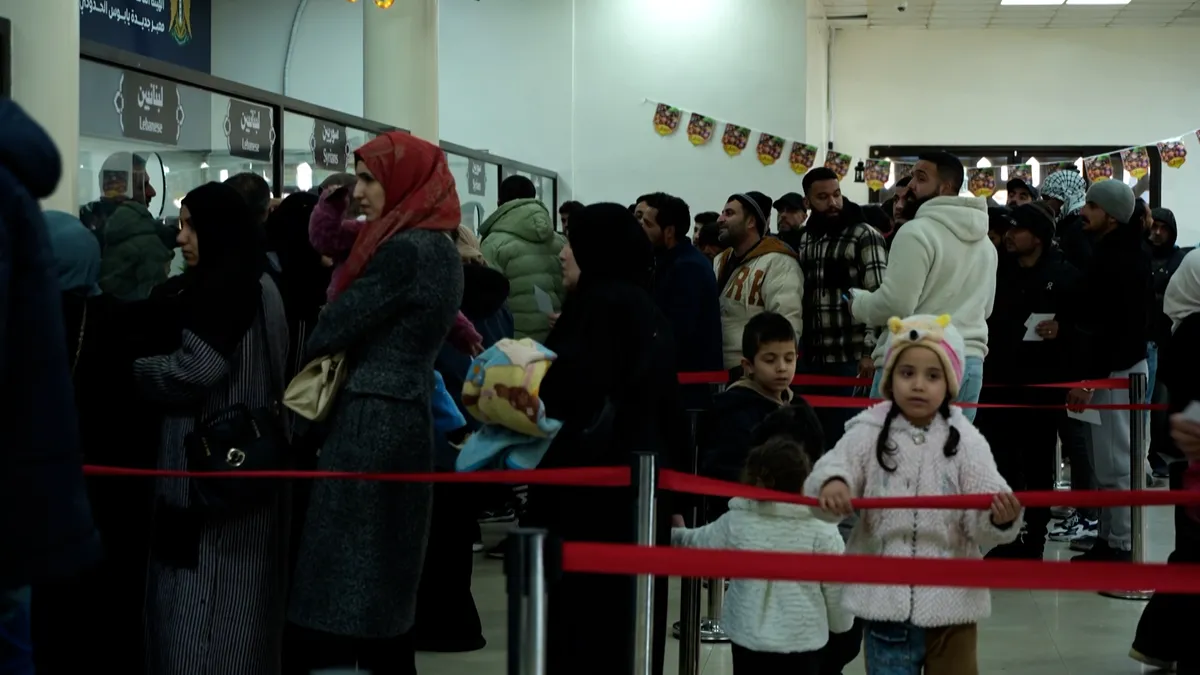 Thousands flee to Syria over Israeli attacks in Lebanon
