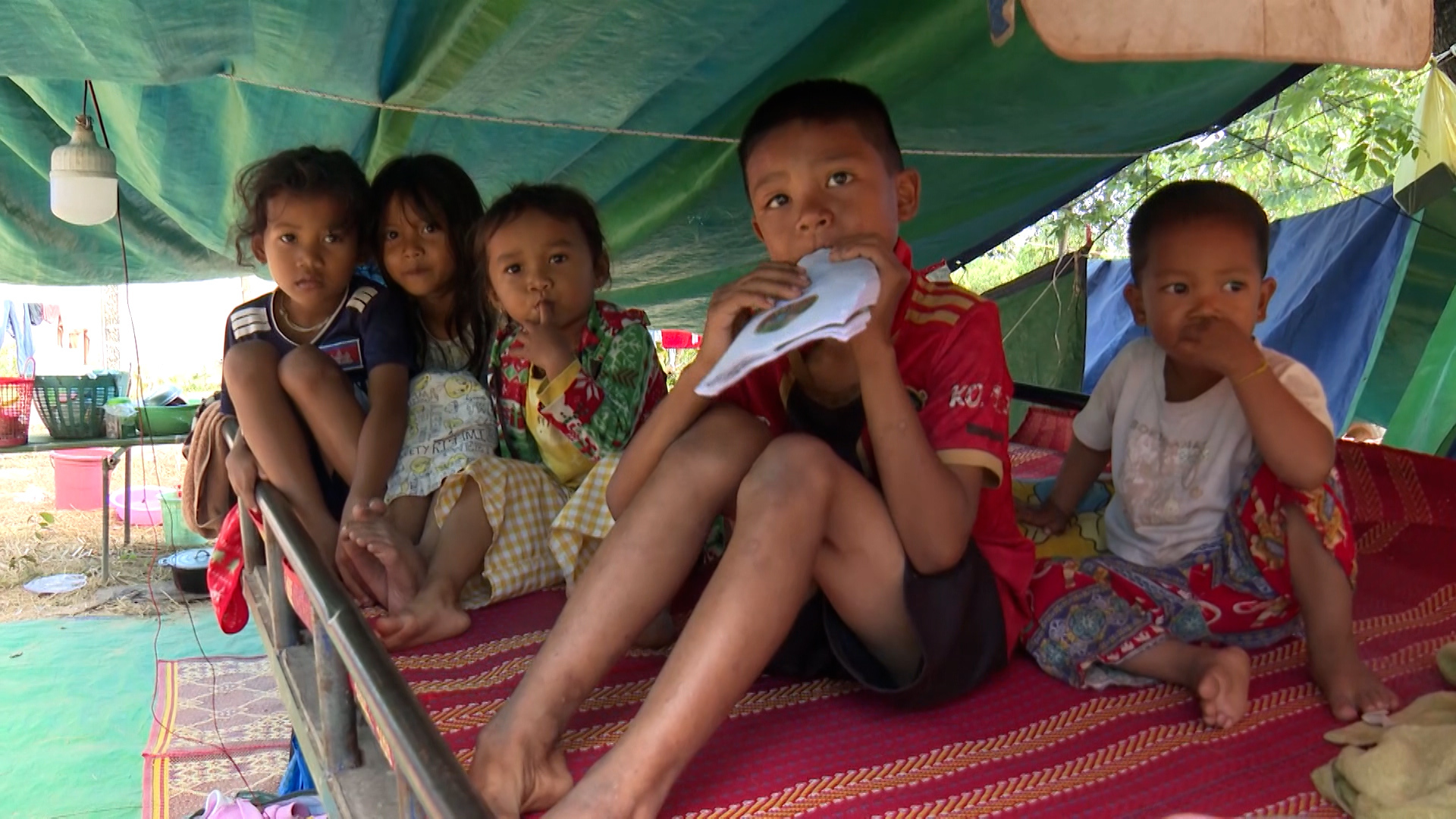 Video: Al Jazeera reports from Cambodian displacement camp