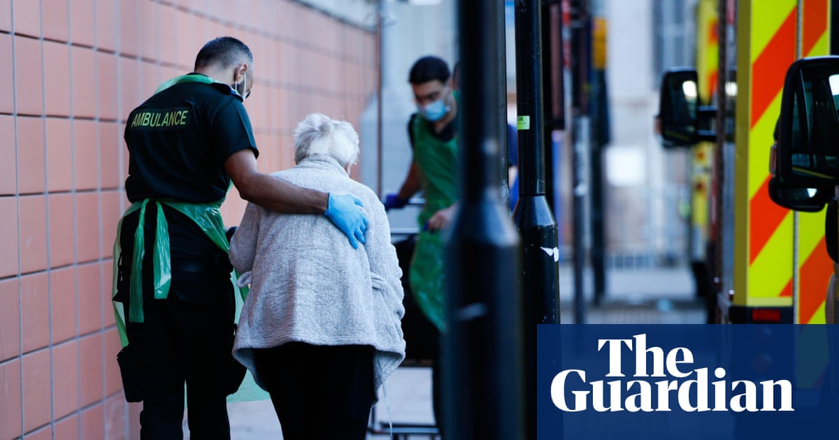 Starmer says resident doctors would be irresponsible to strike in face of flu crisis