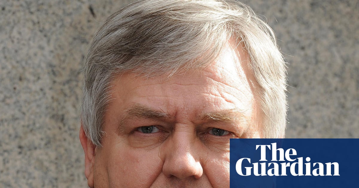 Key whistleblower contradicts part of phone hacking case against Daily Mail