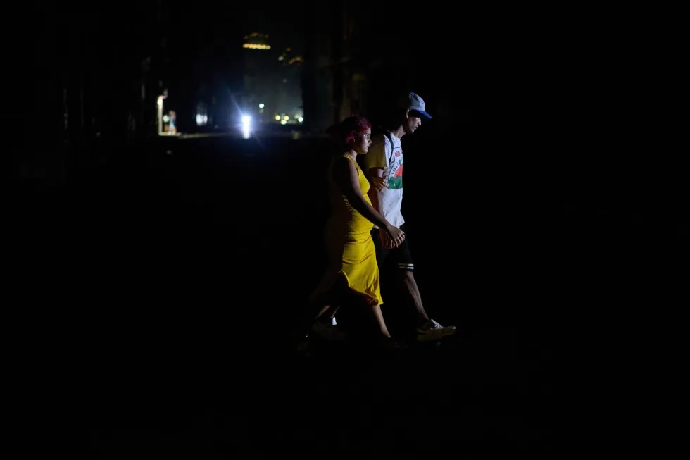 Blackout is still on in western Cuba as crews rush to repair damaged thermoelectric plant