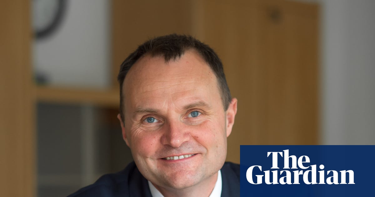 Vice-chancellor calls for review into student loans for those without A-levels