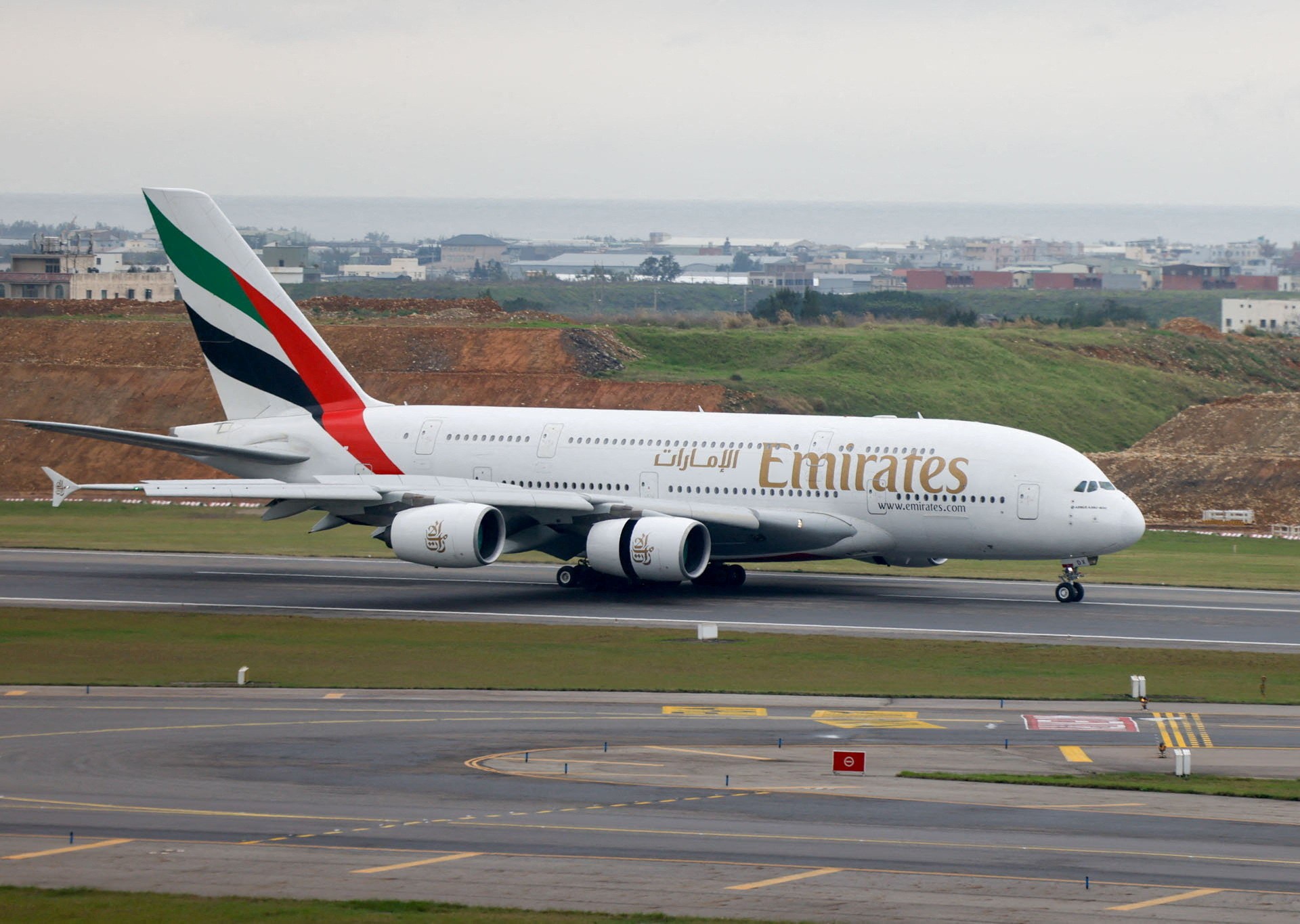 Tens of thousands in scramble for flights out of Middle East amid Iran war