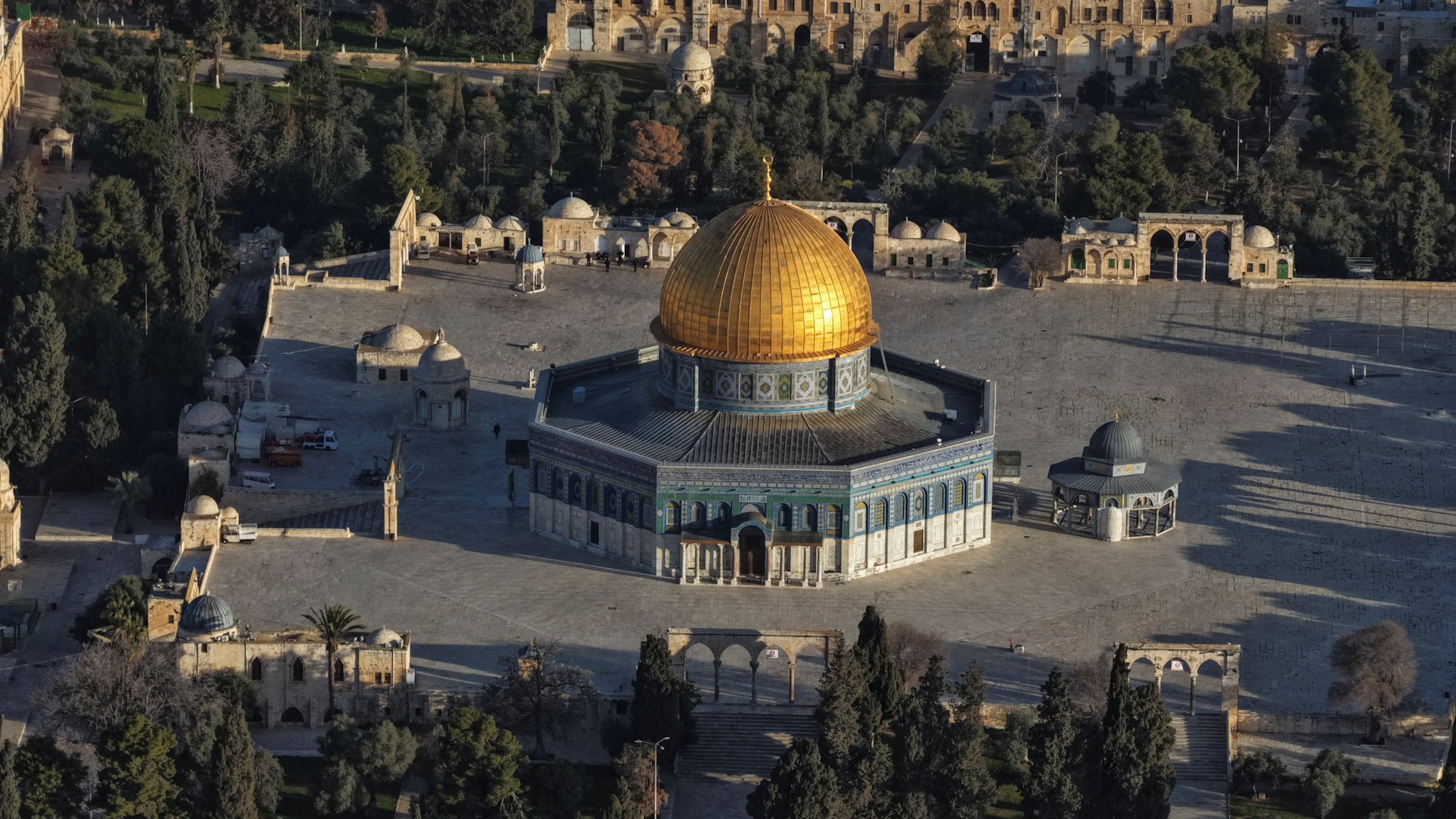 Al-Aqsa compound empty as Israel restricts access to holy sites