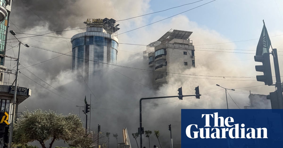 ‘The memories stay behind’: hundreds of thousands flee the Israeli bombs in Beirut