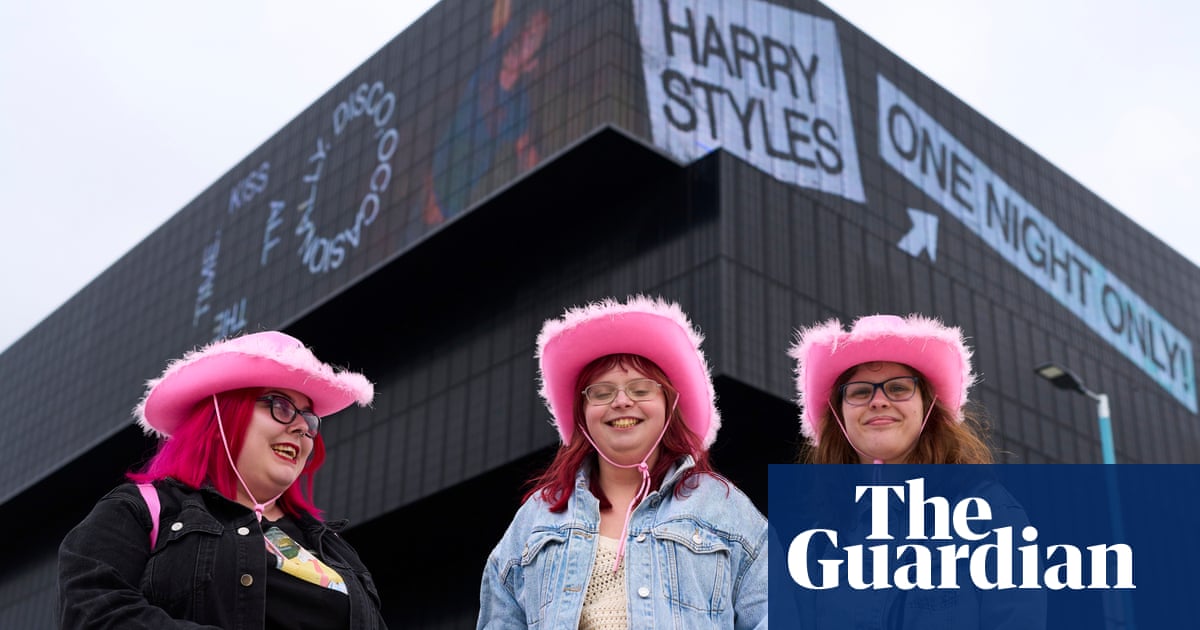 ‘Someone’s paid a grand in cash’: fans camp out in Manchester for first Harry Styles concert since 2023