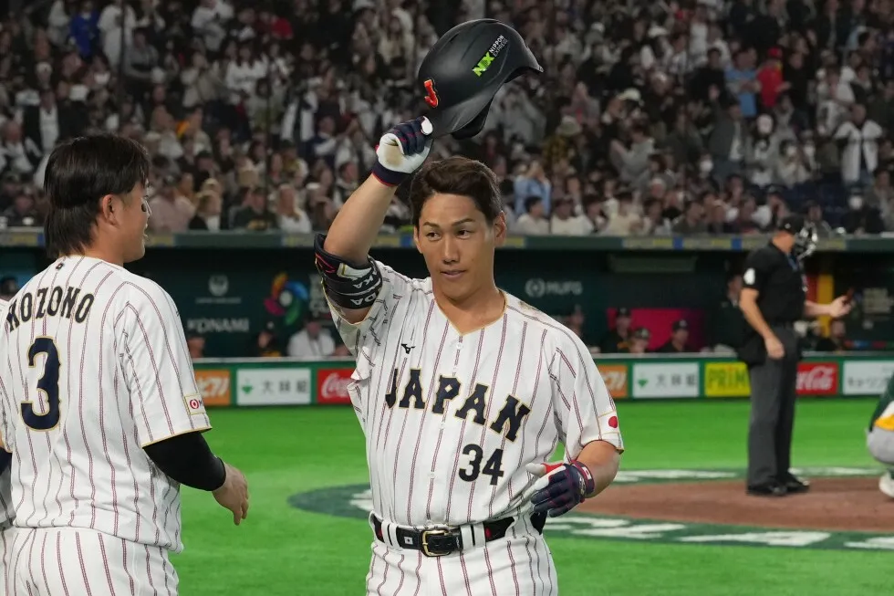 Japan rallies late to beat Australia 4-3, clinches first place in group at World Baseball Classic