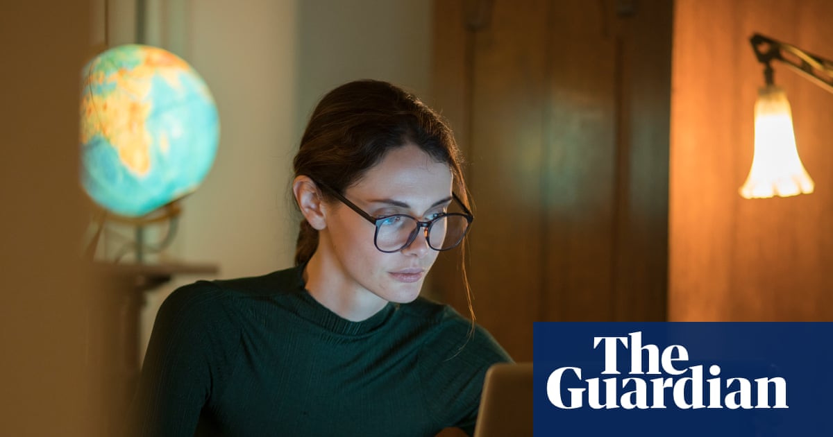 After-hours work emails should mean Australians get a four-day work week, union tells government