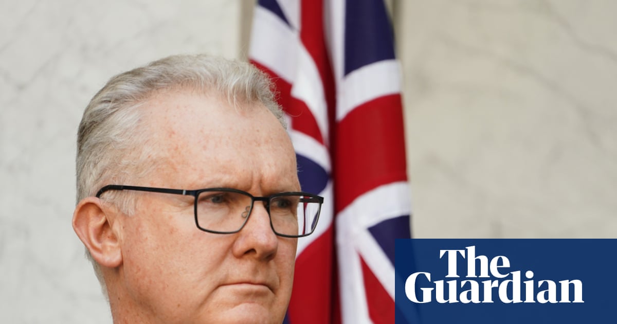 Labor moves to block some temporary visa holders travelling to Australia amid Middle East war