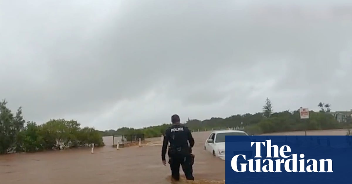 Bundaberg residents told to evacuate immediately as parts of Queensland brace for major flooding