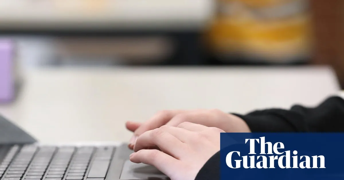 Naplan resumes after tech issues paused testing on first day for 1.4 million students