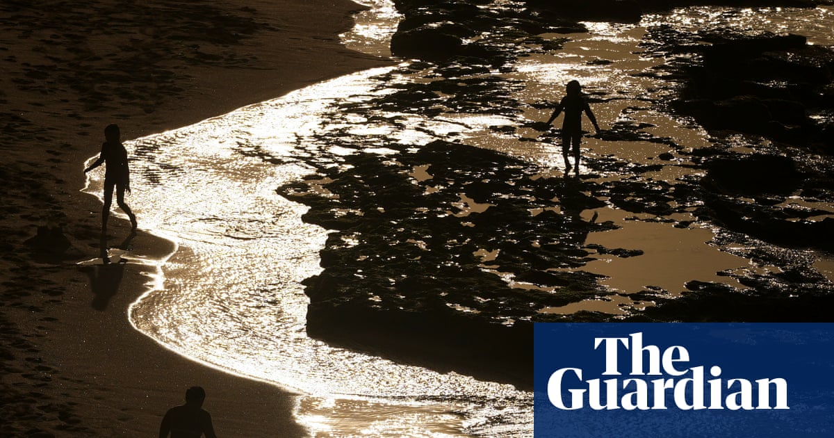 Hawaii braces for powerful kona storm bringing heavy rain and strong winds