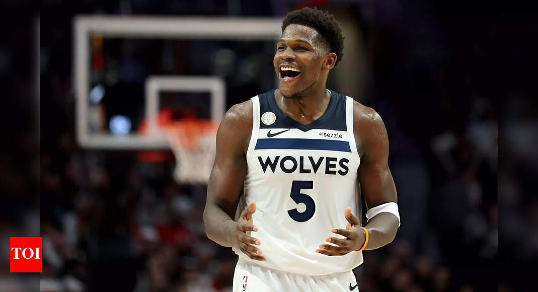 Anthony Edwards leaves Timberwolves home opener vs Pacers with injury