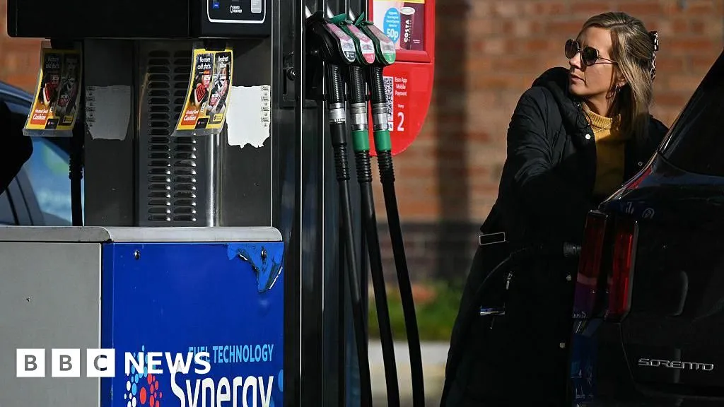 Oil hits $100 a barrel despite deal to release record amount of reserves
