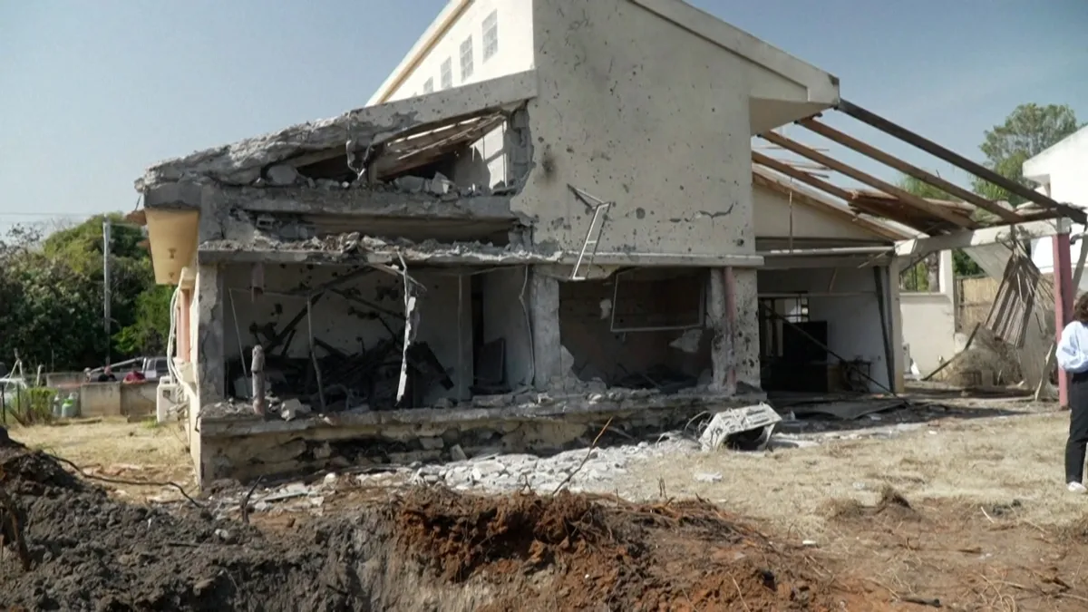 Air attack hits house in suburbs of Tel Aviv