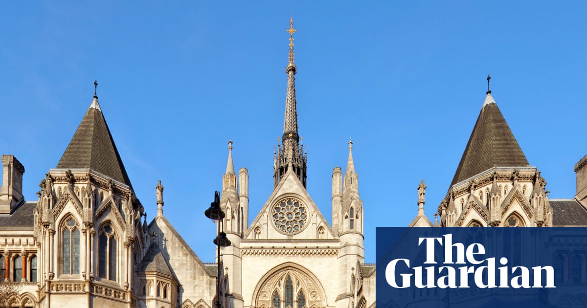 High court claimant was fed answers through his smart glasses, judge finds