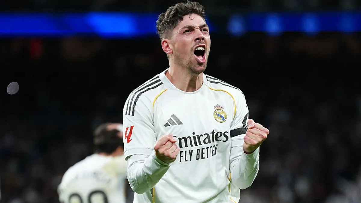 Real Madrid beat Elche to pressure Barcelona for La Liga title