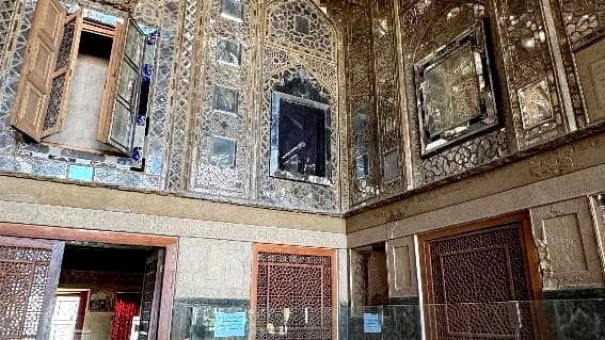 US-Israeli strike kills 15 at Isfahan factory, Iranian media says