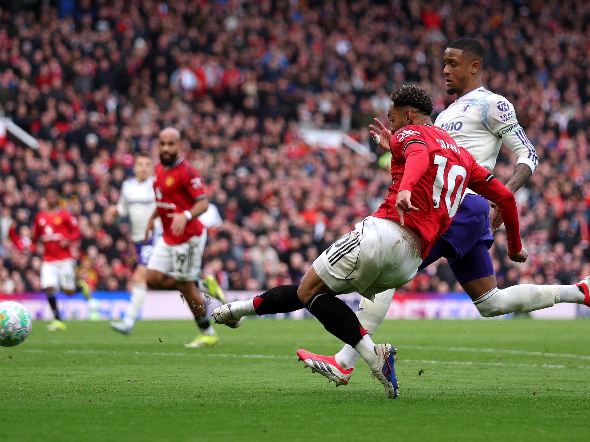 Manchester United beat Aston Villa 3-1  to tighten hold on third place