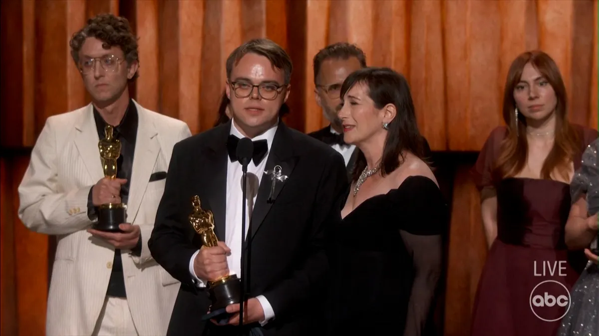 ‘Stop all these wars now’ says Oscar winner