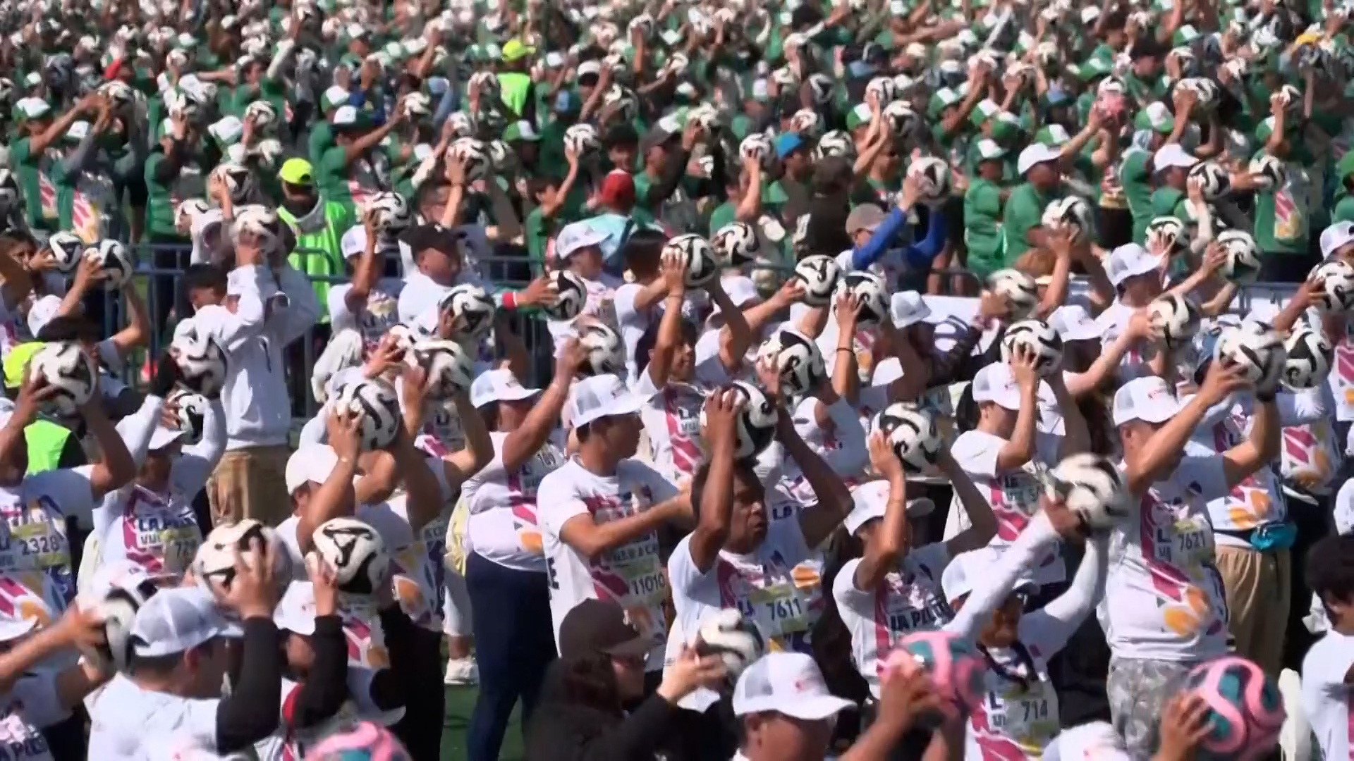 Mexico sets world record for biggest football lesson
