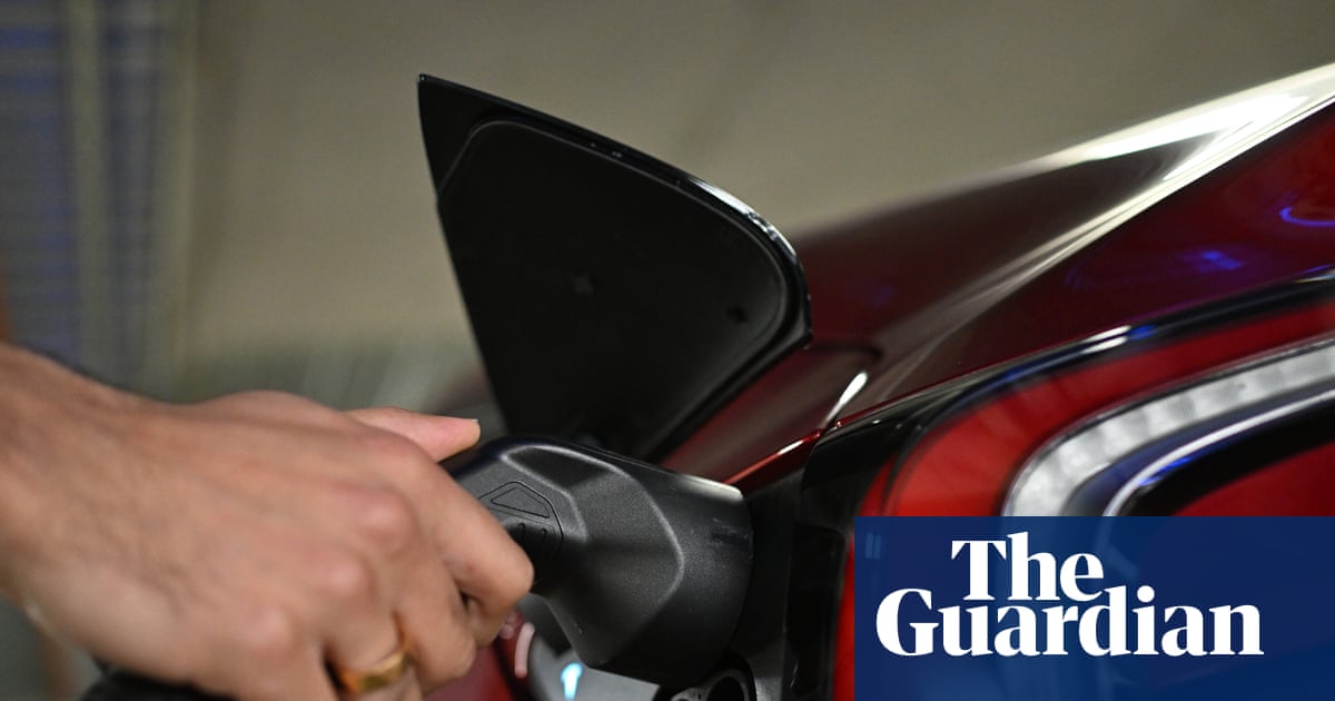 Replacing 1m petrol cars with EVs could cut Australia’s reliance on foreign fuel by 1bn litres a year