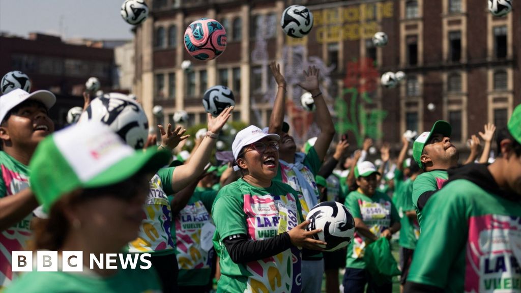 Mexico City breaks Guinness Record with giant football training session