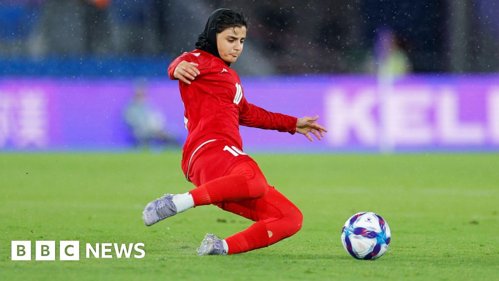 Iranian footballer says 'everything will be fine' as she trains with Australian team